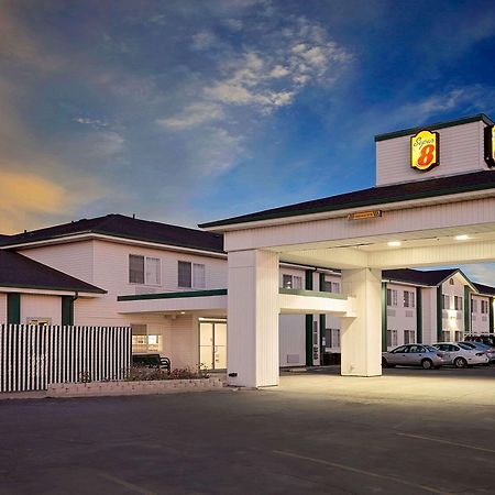 ซูเปอร์ 8 บาย วินด์แฮม แบตเทิลเมาน์เทน Hotel แบทเทิลเมาท์เทน ภายนอก รูปภาพ