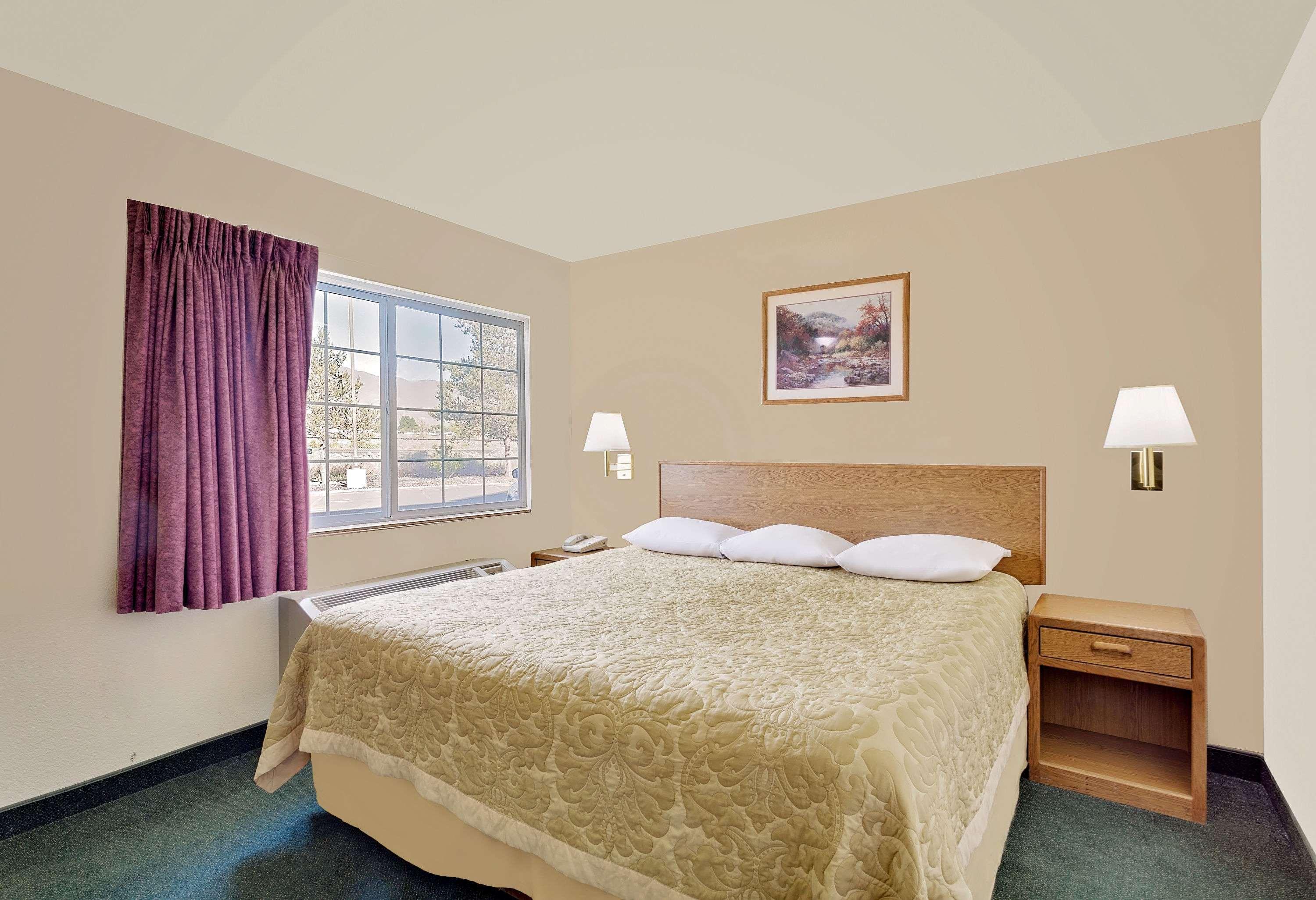 ซูเปอร์ 8 บาย วินด์แฮม แบตเทิลเมาน์เทน Hotel แบทเทิลเมาท์เทน ภายนอก รูปภาพ
