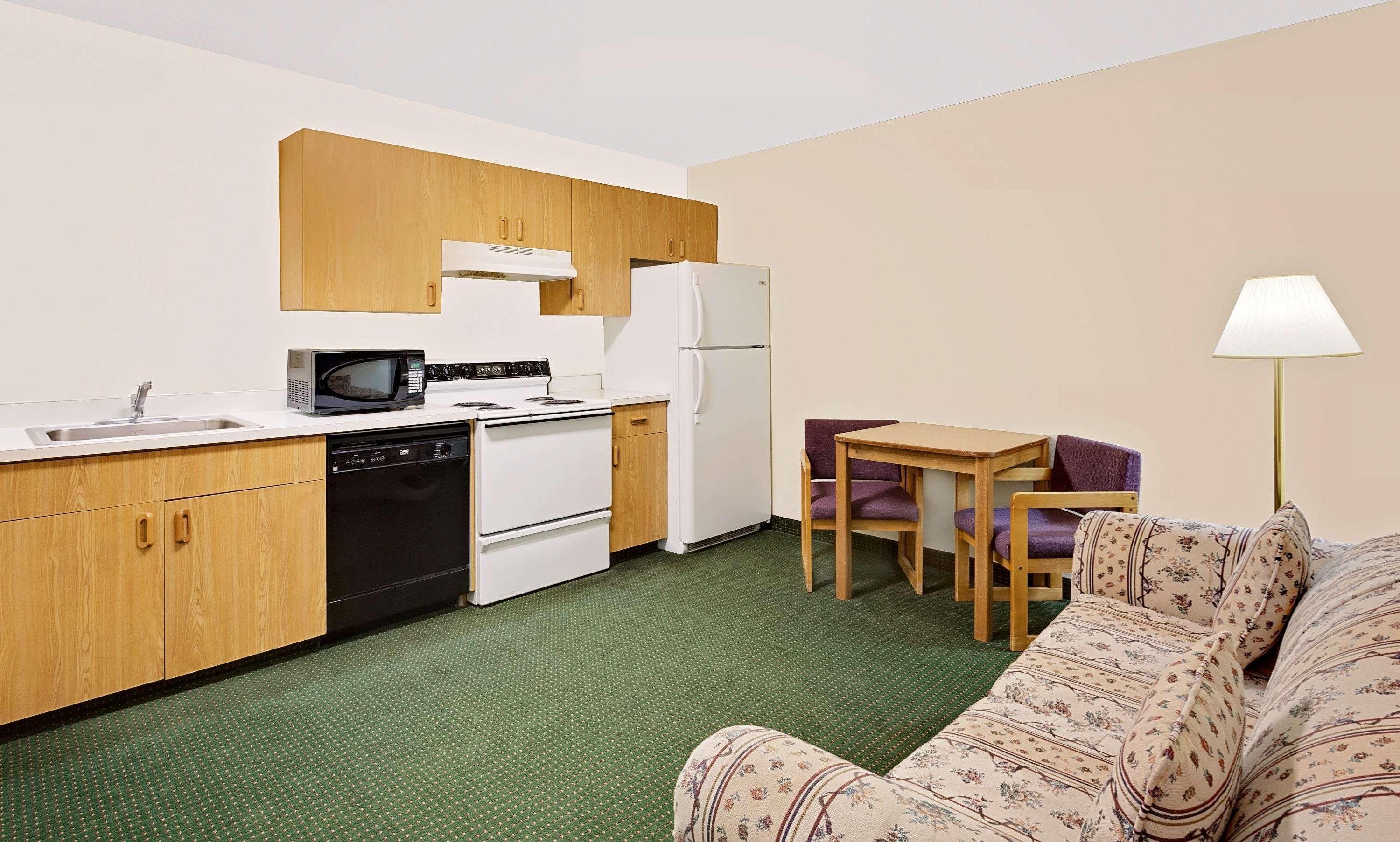 ซูเปอร์ 8 บาย วินด์แฮม แบตเทิลเมาน์เทน Hotel แบทเทิลเมาท์เทน ภายนอก รูปภาพ
