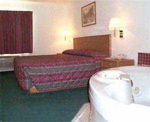 ซูเปอร์ 8 บาย วินด์แฮม แบตเทิลเมาน์เทน Hotel แบทเทิลเมาท์เทน ห้อง รูปภาพ