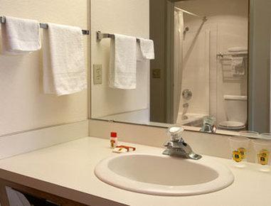 ซูเปอร์ 8 บาย วินด์แฮม แบตเทิลเมาน์เทน Hotel แบทเทิลเมาท์เทน ภายนอก รูปภาพ